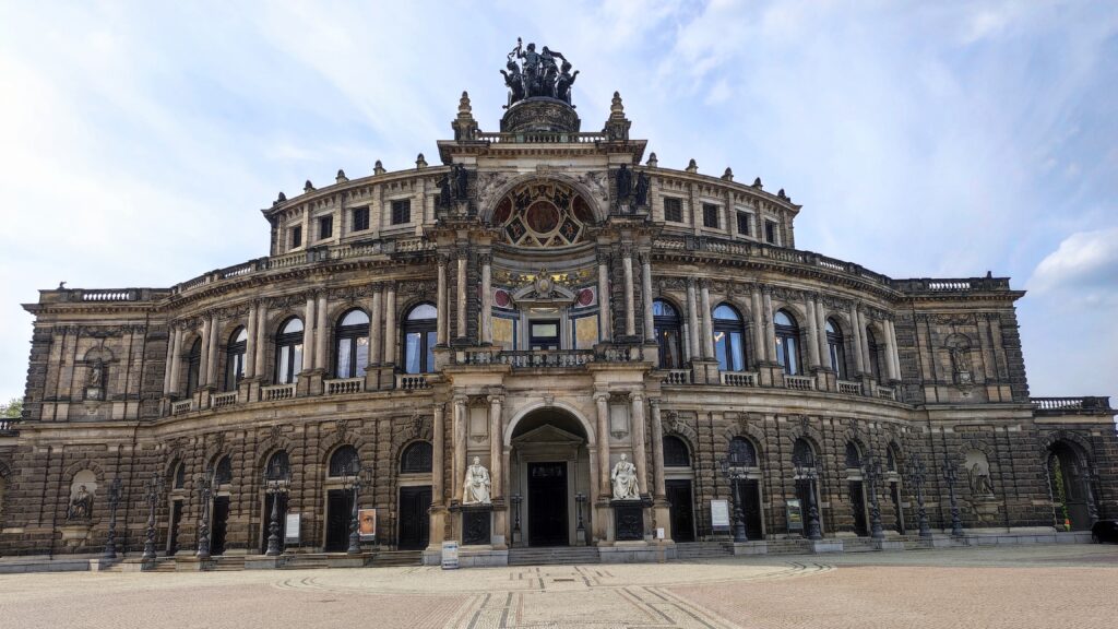 Travel Puffer - Semperoper Dresden